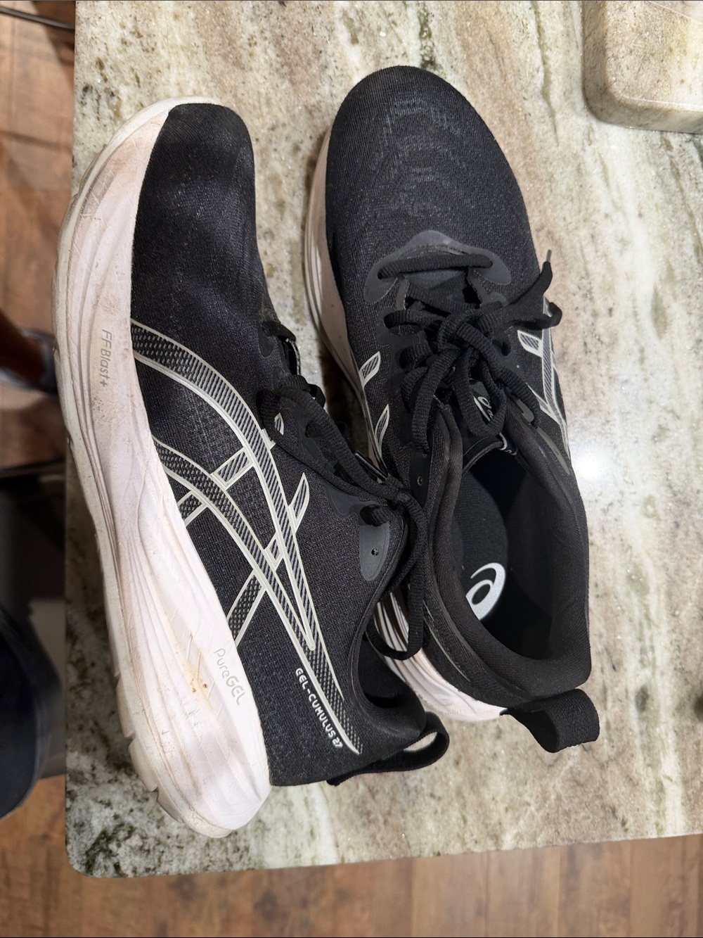 Asics Black and White Running Shoes gel-cumulus 27